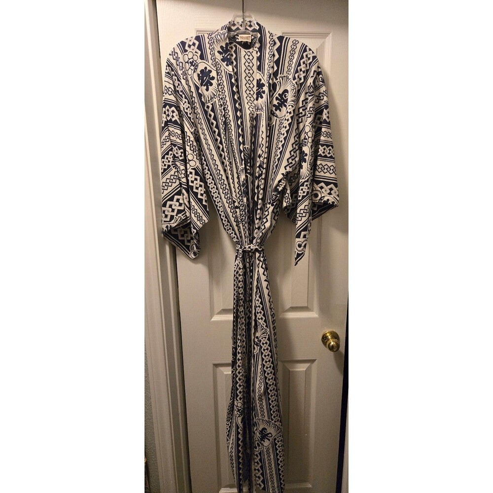 Vintage Japanese Kimono Robe One Size Japan Blue White Print Asian (LOC-87)